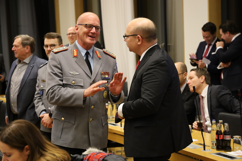 Gespr&auml;che am Rande der Veranstaltung. Foto: CSU-Fraktion