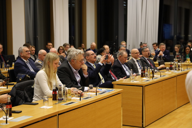 Interessierte G&auml;ste und rege Diskussionen. Foto: CSU-Fraktion