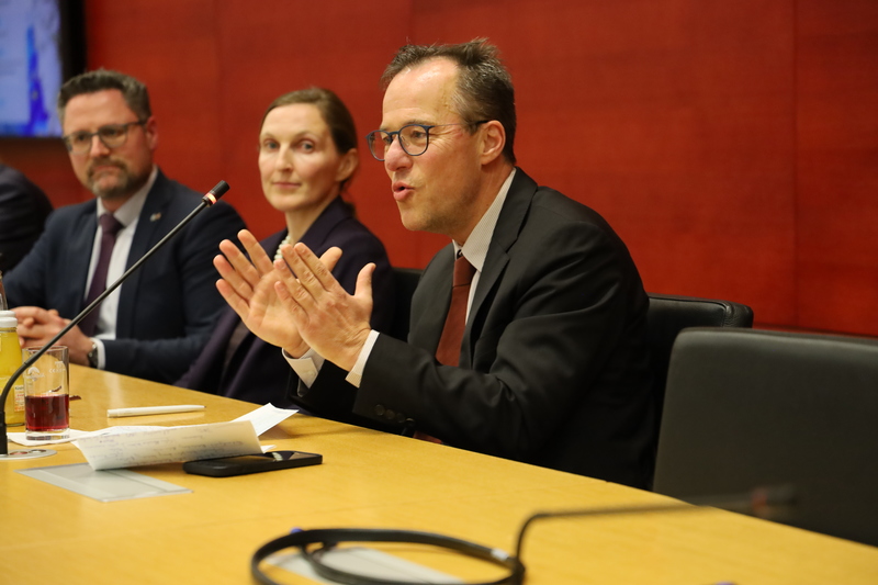 Christian Forstner, Direktor des Br&uuml;sseler B&uuml;ros der Hanns-Seidel-Stiftung, stellte klar: �Wir befinden uns nicht in einer transatlantischen Scheidung. Es ist eher wie bei Kindern, denen man sagt 'Werd endlich selbstst&auml;ndig!'. Das ist die Stunde Europas und die sollten wir nutzen!" Foto: CSU-Fraktion